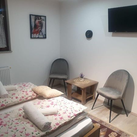 Apartman Filip Apartment Udbina Екстериор снимка