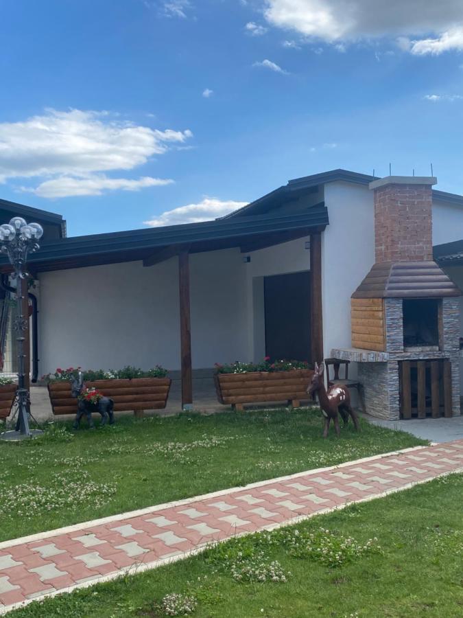 Apartman Filip Udbina Екстериор снимка